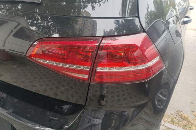 Used Volkswagen Golf 2015 1.6L Automatic Comfort Model Right Rear Taillight