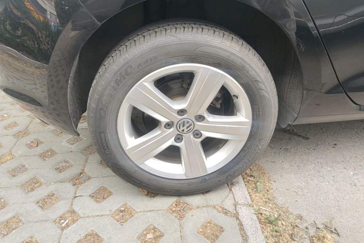 Used Volkswagen Golf 2015 1.6L Automatic Comfort Model Right Rear Wheel Hub
