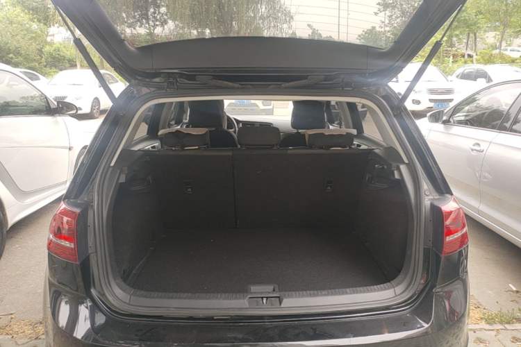 Used Volkswagen Golf 2015 1.6L Automatic Comfort Model Trunk