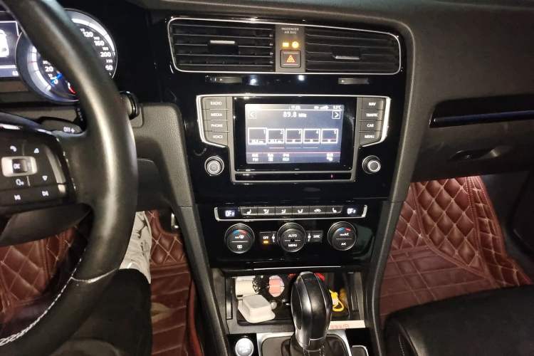 Used Volkswagen Golf 2015 2.0 TSI R Audio And AC Panel