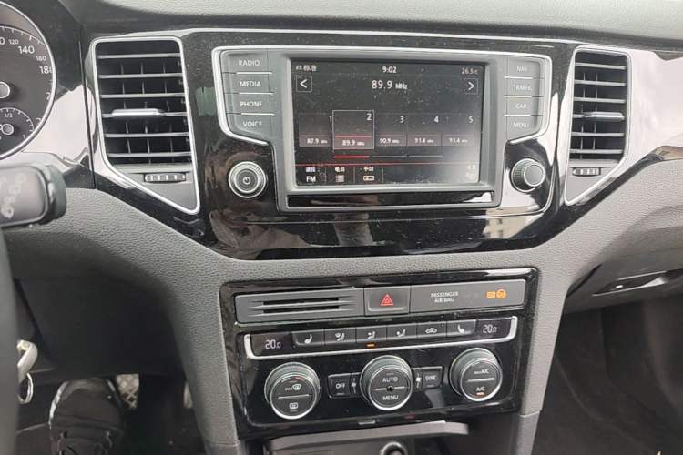 Used Volkswagen Golf 2015 1.4TSI Sportsvan Audio And AC Panel