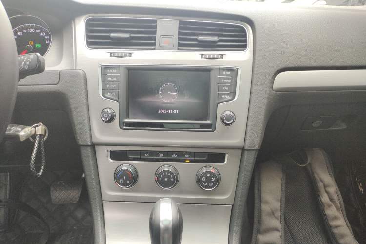 Used Volkswagen Golf 2015 1.4TSI Comfort Travel Edition Audio And AC Panel