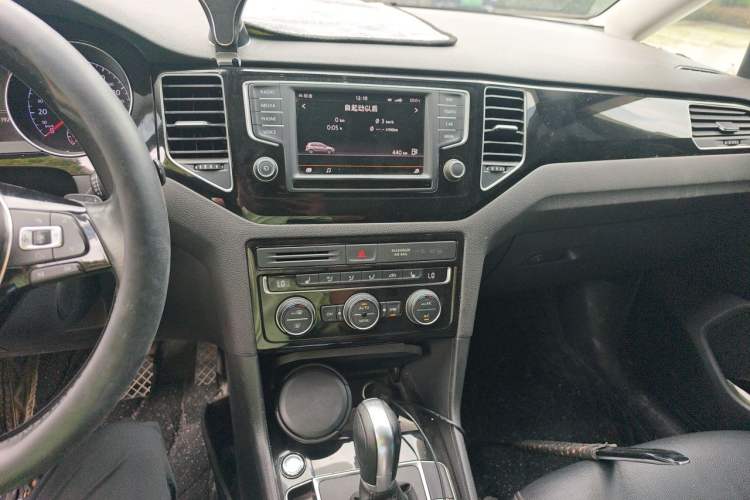Used Volkswagen Golf 2015 1.4TSI Sportsvan Audio And AC Panel