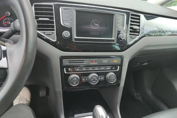 Used Volkswagen Golf 2015 1.4TSI Sportsvan Audio And AC Panel