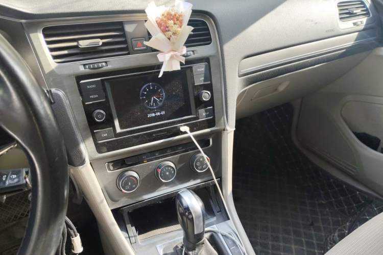 Used Volkswagen Golf 2015 1.6L Automatic Comfort Model Audio And AC Panel