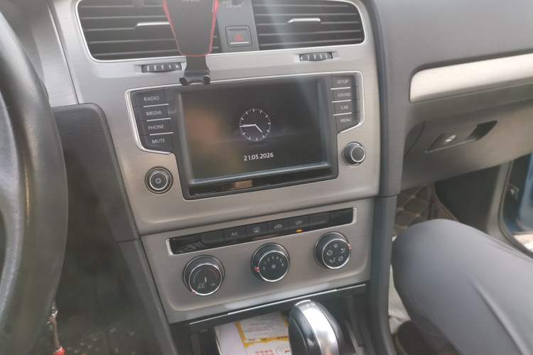 Used Volkswagen Golf 2015 1.4TSI Comfort Travel Edition Audio And AC Panel