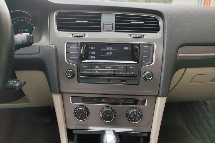 Used Volkswagen Golf 2015 1.4TSI Automatic Comfort Model Audio And AC Panel