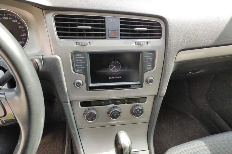Used Volkswagen Golf 2015 1.4TSI Comfort Travel Edition Audio And AC Panel