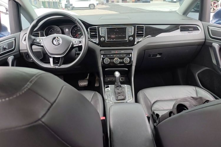 Used Volkswagen Golf 2015 1.4TSI Sportsvan Center Console