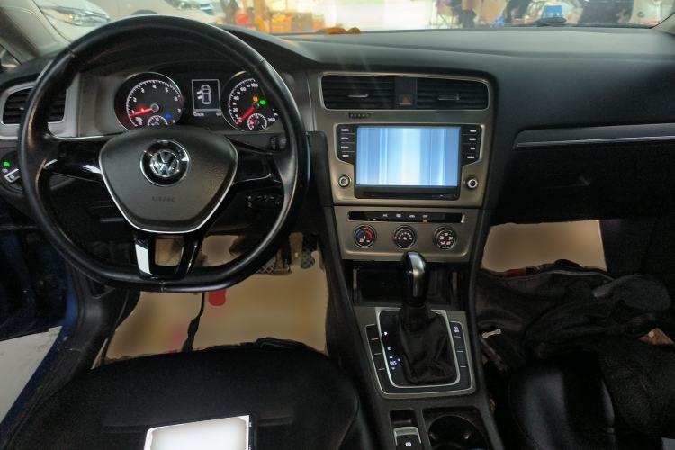 Used Volkswagen Golf 2015 1.4TSI Automatic Comfort Model Center Console