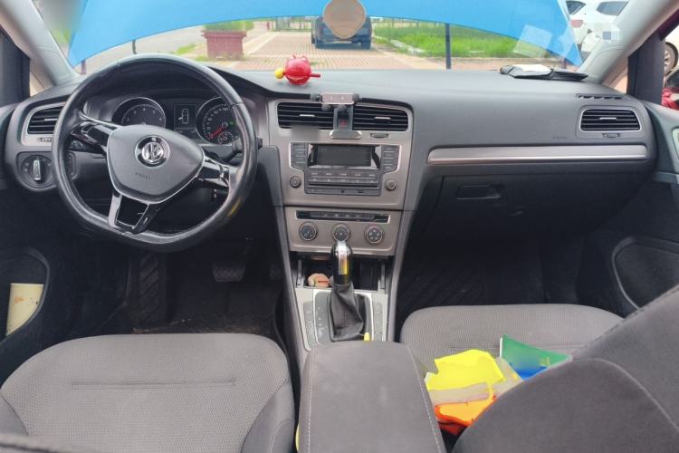 Used Volkswagen Golf 2015 1.6L Automatic Comfort Model Center Console
