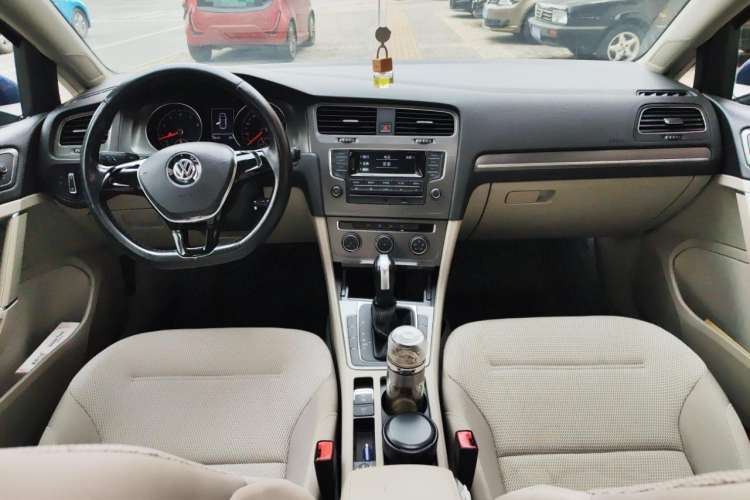 Used Volkswagen Golf 2015 1.4TSI Automatic Comfort Model Center Console