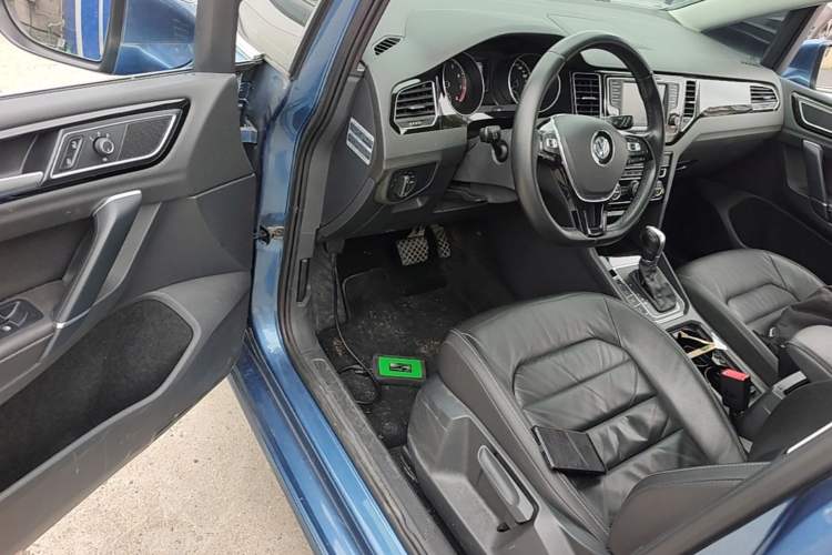 Used Volkswagen Golf 2015 1.4TSI Sportsvan Driver Seat