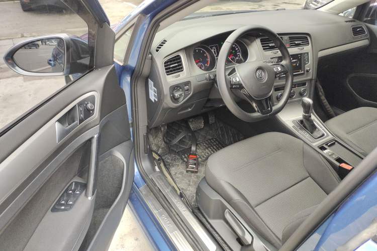 Used Volkswagen Golf 2015 1.4TSI Comfort Travel Edition Driver Seat