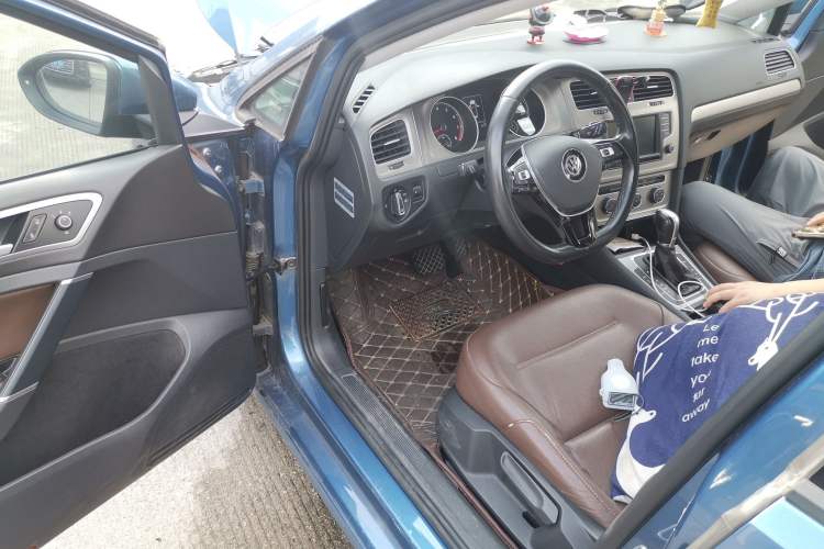 Used Volkswagen Golf 2015 1.4TSI Comfort Travel Edition Driver Seat