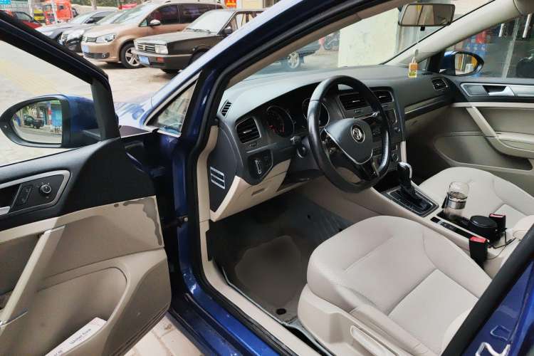 Used Volkswagen Golf 2015 1.4TSI Automatic Comfort Model Driver Seat
