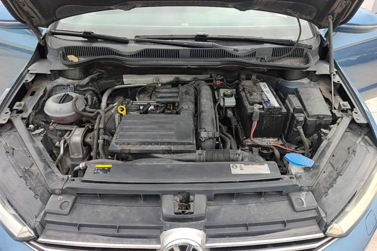Used Volkswagen Golf 2015 1.4TSI Sportsvan Engine Bay