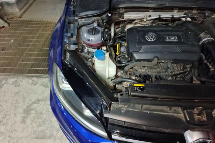 Used Volkswagen Golf 2015 2.0 TSI R Engine Bay Right
