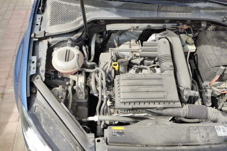 Used Volkswagen Golf 2015 1.4TSI Comfort Travel Edition Engine Bay Right