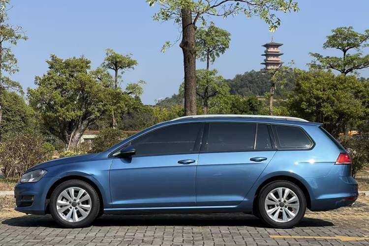 Used Volkswagen Golf 2015 1.4TSI Comfort Travel Edition Exterior 4