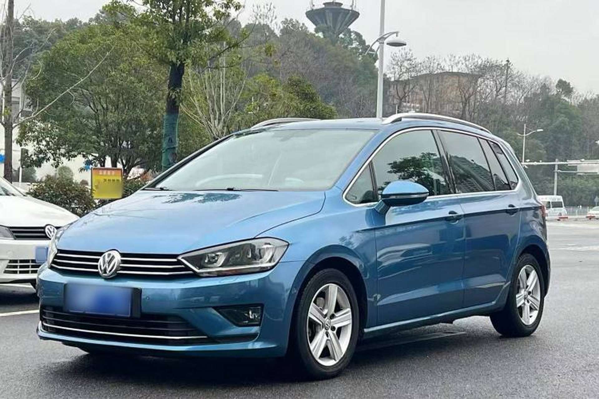 Used Volkswagen Golf 2015 1.4TSI Sportsvan Front Left 45 Deg