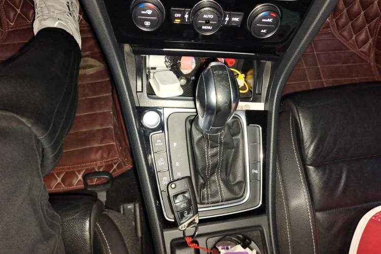 Used Volkswagen Golf 2015 2.0 TSI R Gear Lever