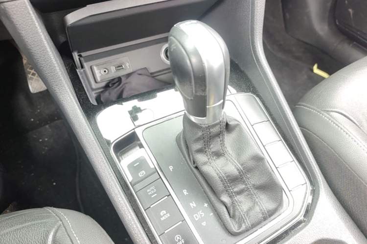 Used Volkswagen Golf 2015 1.4TSI Sportsvan Gear Lever