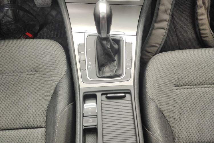 Used Volkswagen Golf 2015 1.4TSI Comfort Travel Edition Gear Lever