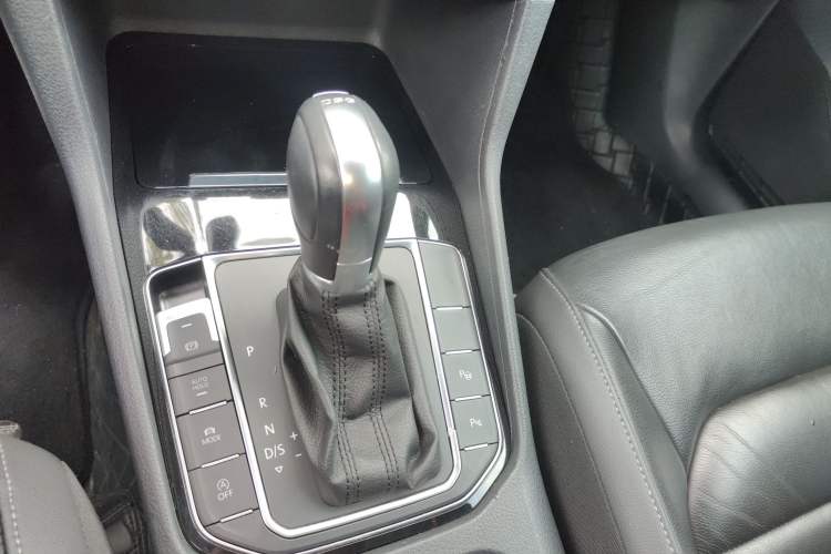 Used Volkswagen Golf 2015 1.4TSI Sportsvan Gear Lever