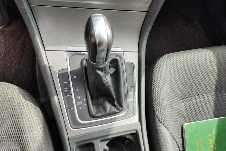 Used Volkswagen Golf 2015 1.4TSI Comfort Travel Edition Gear Lever
