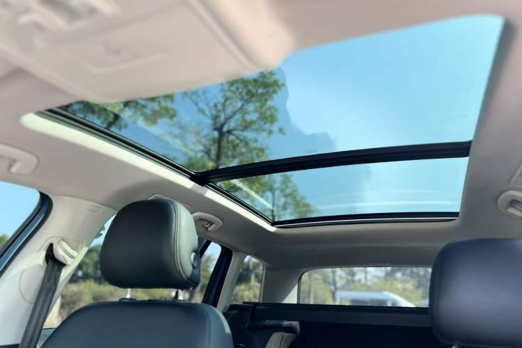 Used Volkswagen Golf 2015 1.4TSI Comfort Travel Edition Headliner
