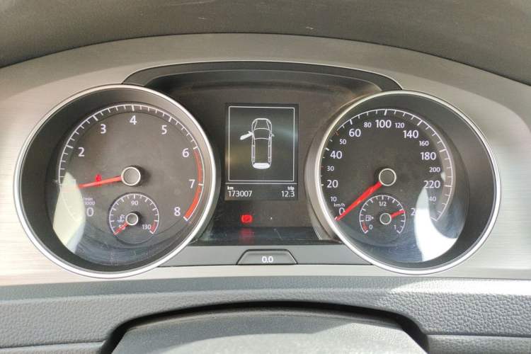 Used Volkswagen Golf 2015 1.4TSI Comfort Travel Edition Instrument Cluster