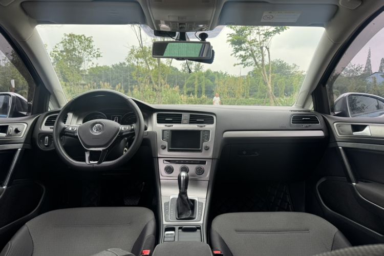 Used Volkswagen Golf 2015 1.4TSI Comfort Travel Edition Interior 1