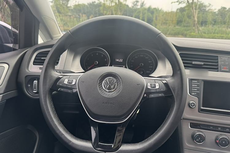 Used Volkswagen Golf 2015 1.4TSI Comfort Travel Edition Interior 2