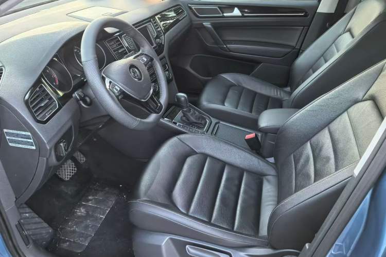 Used Volkswagen Golf 2015 1.4TSI Sportsvan Interior 2