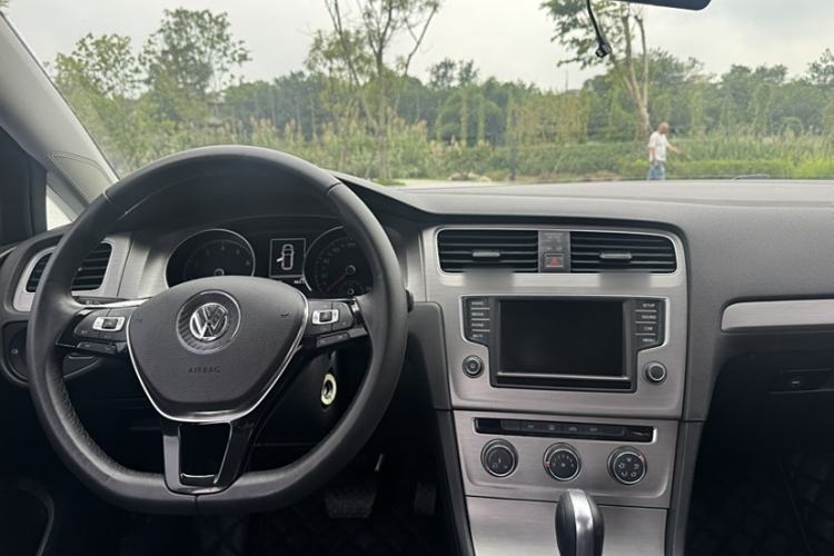Used Volkswagen Golf 2015 1.4TSI Comfort Travel Edition Interior 3