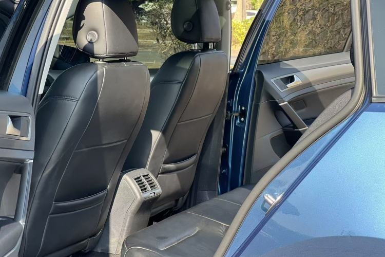 Used Volkswagen Golf 2015 1.4TSI Comfort Travel Edition Interior 3