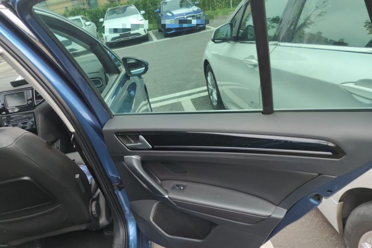 Used Volkswagen Golf 2015 1.4TSI Sportsvan Interior 6