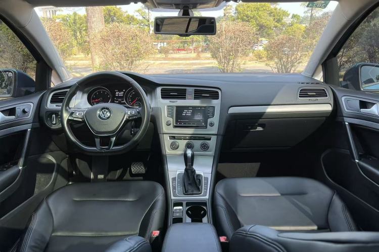 Used Volkswagen Golf 2015 1.4TSI Comfort Travel Edition Interior 6