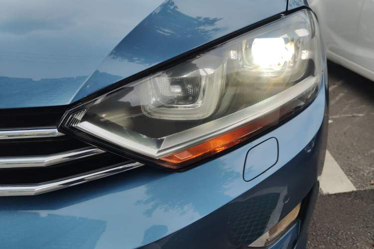 Used Volkswagen Golf 2015 1.4TSI Sportsvan Left Front Headlight