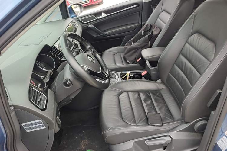 Used Volkswagen Golf 2015 1.4TSI Sportsvan Left Front Seat