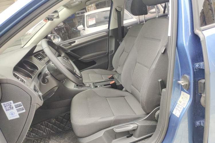 Used Volkswagen Golf 2015 1.4TSI Comfort Travel Edition Left Front Seat
