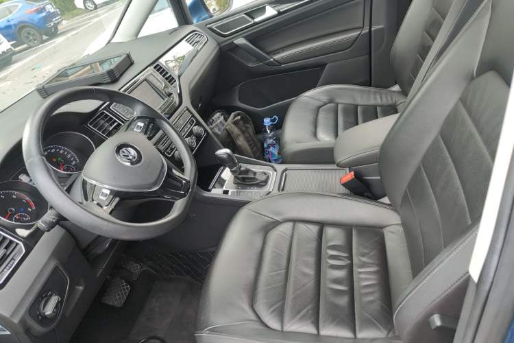Used Volkswagen Golf 2015 1.4TSI Sportsvan Left Front Seat