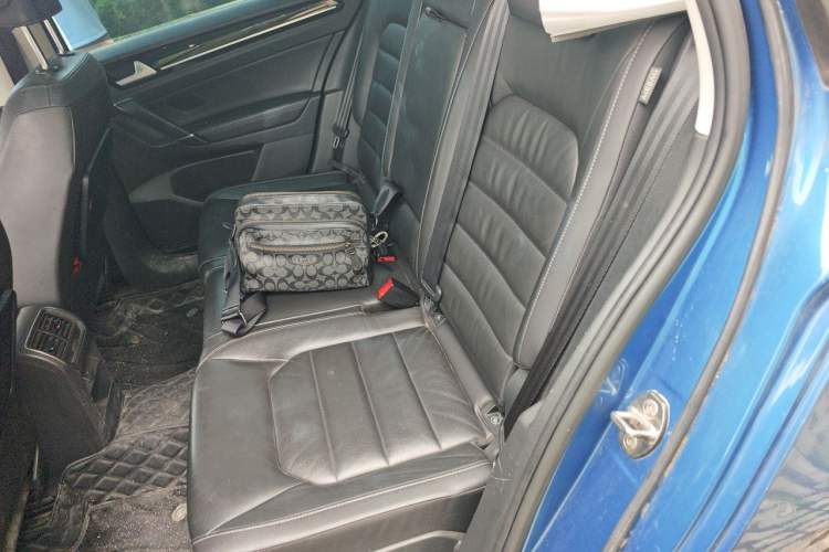 Used Volkswagen Golf 2015 1.4TSI Sportsvan Left Rear Seat