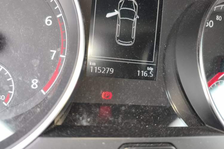Used Volkswagen Golf 2015 1.6L Automatic Comfort Model Odometer Close Up