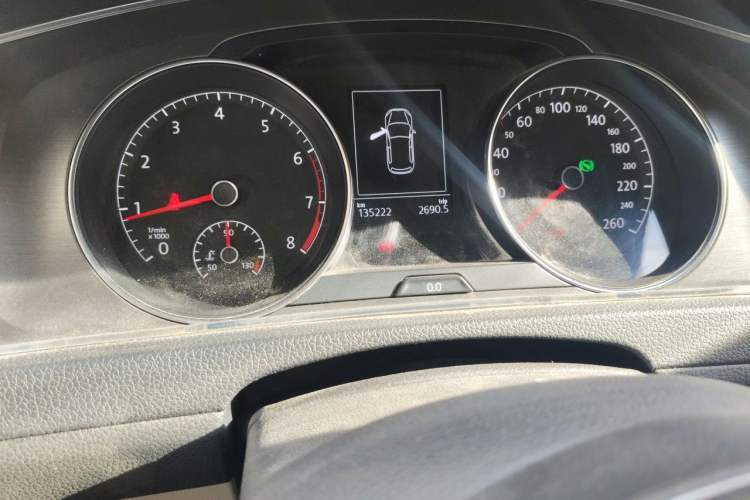 Used Volkswagen Golf 2015 1.6L Automatic Comfort Model Odometer Close Up