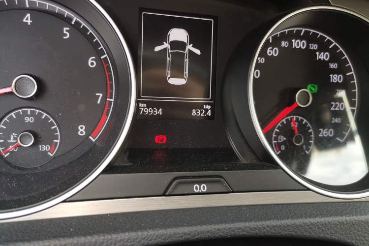 Used Volkswagen Golf 2015 1.4TSI Comfort Travel Edition Odometer Close Up
