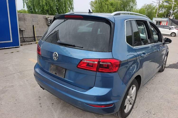 Used Volkswagen Golf 2015 1.4TSI Sportsvan Rear Right 45 Deg