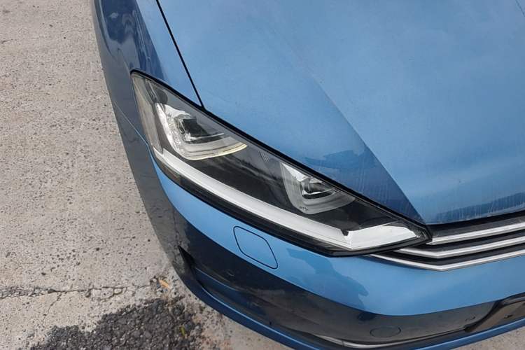 Used Volkswagen Golf 2015 1.4TSI Sportsvan Right Front Headlight