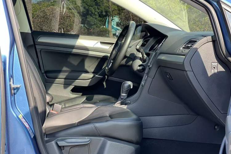 Used Volkswagen Golf 2015 1.4TSI Comfort Travel Edition Right Front Seat